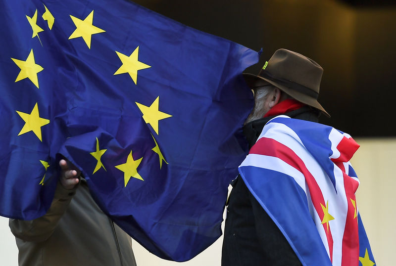 © Reuters. Bandeira da União Europeia do lado de fora do Parlamento em Londres