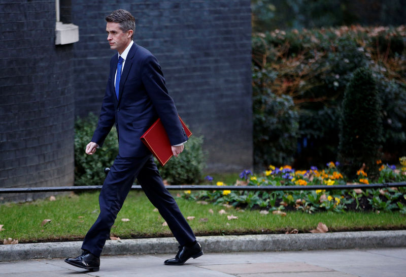 © Reuters. Ministro da Defesa do Reino Unido, Gavin Williamson, chega à residência oficial da primeira-ministra britânica em Londres