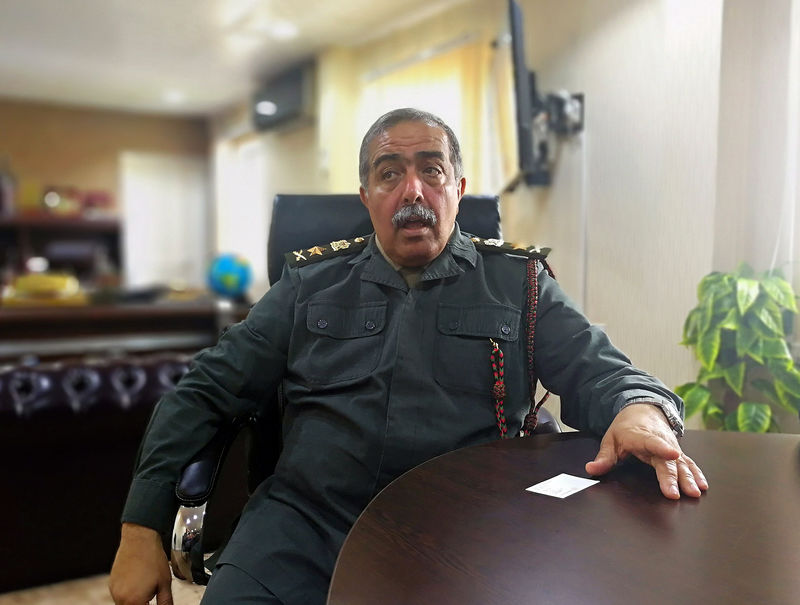 © Reuters. Libyan top commander Abdel-Razeq Nathouri speaks during an interview with Reuters in Marj