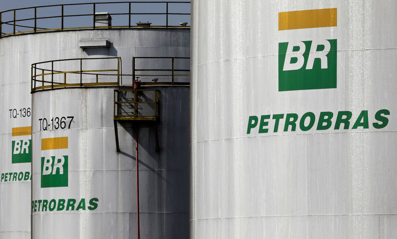 © Reuters. Refinaria da Petrobras em Paulínia, SP