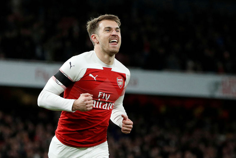 © Reuters. Foto de archivo de Aaron Ramsey celebrando tras marcar un gol para Arsenal ante Fulham