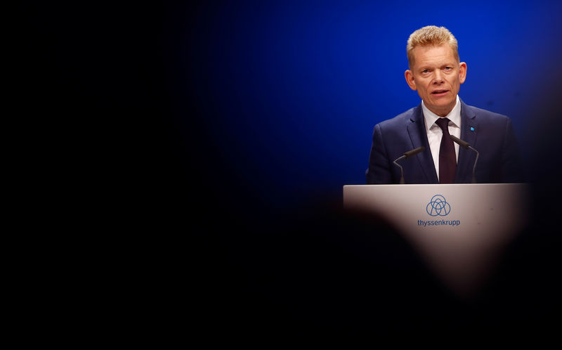 © Reuters. Guido Kerkhoff, CEO of steelmaker Thyssenkrupp AG, speaks during the annual shareholders meeting in Bochum