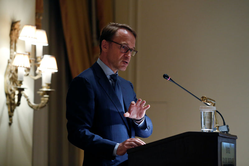 © Reuters. German Bundesbank President Weidmann delivers a speech during a dinner of the Hellenic Bank Association in Athens