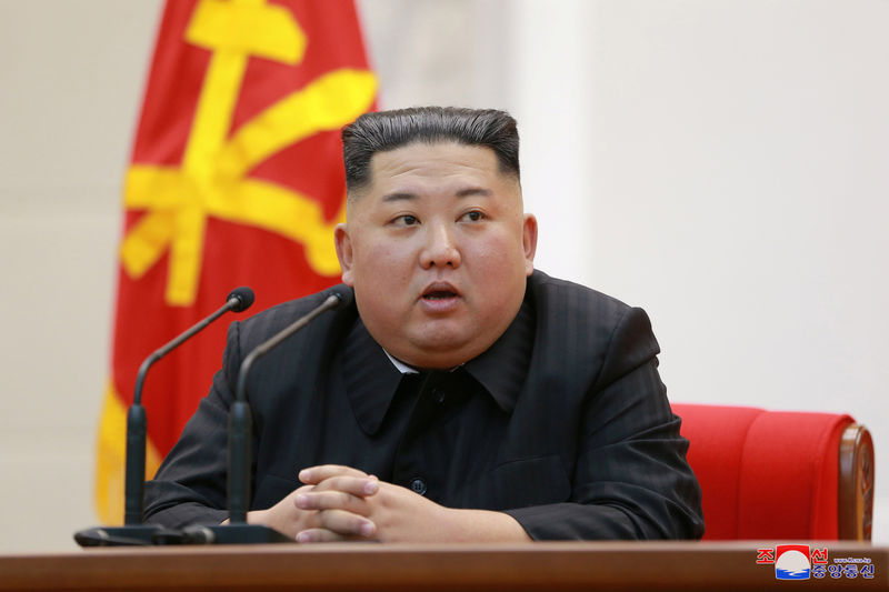 © Reuters. Líder norte-coreano, Kim Jong Un, em Pyongyang