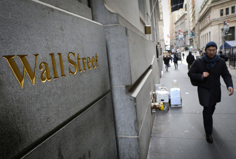 © Reuters. WALL STREET TERMINE EN HAUSSE