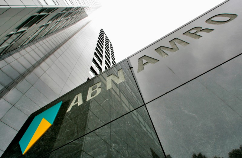 © Reuters. ABN AMRO ACCUSE UNE BAISSE PLUS MARQUÉE QUE PRÉVU DE SON BÉNÉFICE