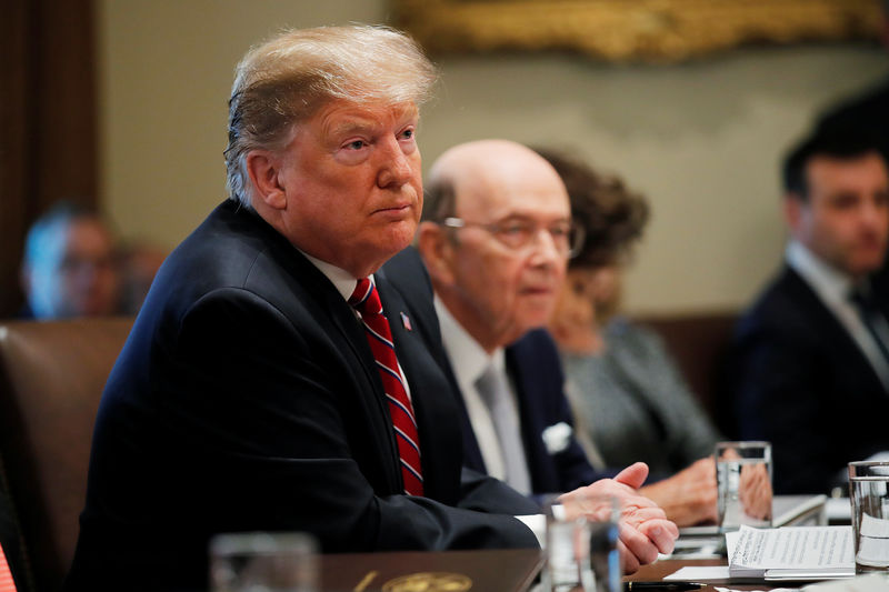 © Reuters. U.S. President Trump holds a Cabinet meeting at the White House in Washington