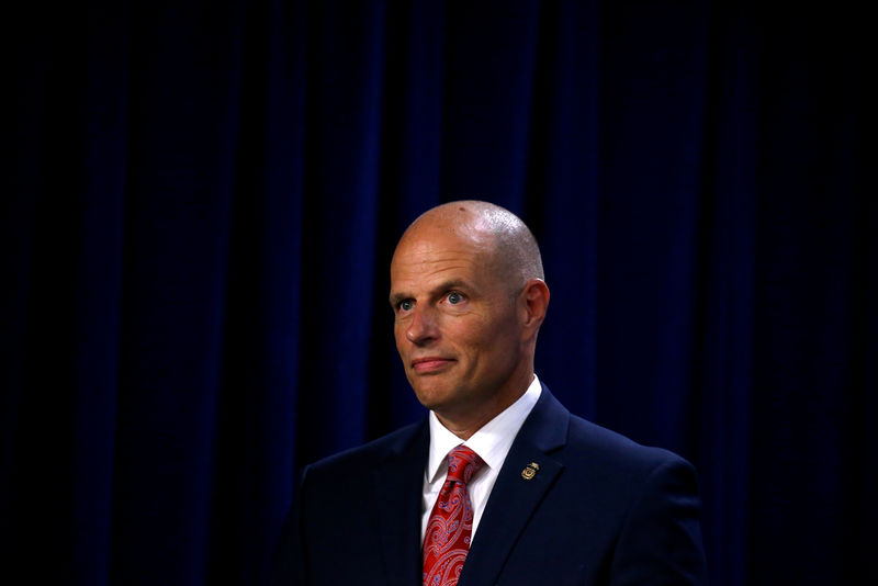 © Reuters. FILE PHOTO: Acting director of the Immigration and Customs Enforcement agency (ICE) Ronald Vitiello listens as U.S. Vice President Mike Pence delivers remarks at ICE headquarters in Washington, U.S.