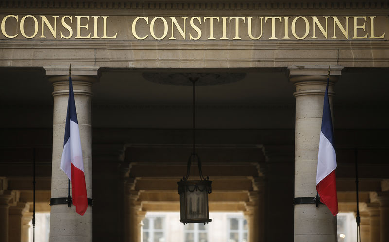 © Reuters. JUPPÉ ET MÉZARD BIENTÔT NOMMÉS AU CONSEIL CONSTITUTIONNEL