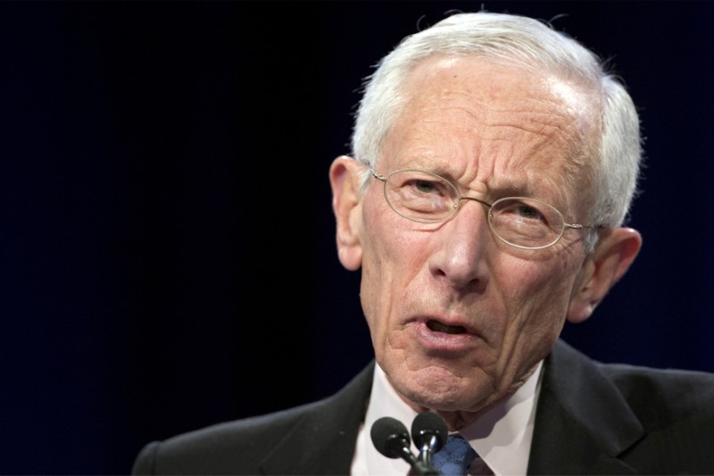 © Reuters. FILE PHOTO: U.S. Federal Reserve Vice Chair Stanley Fischer addresses The Economic Club of New York in New York