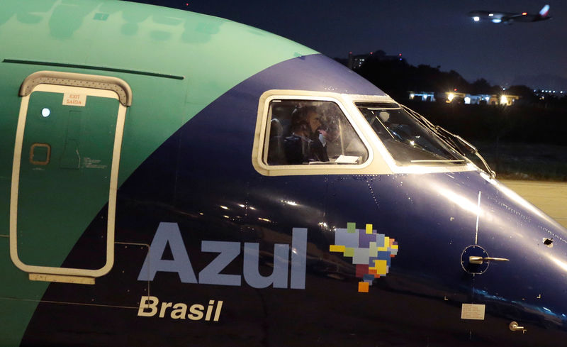 © Reuters. Avião da Azul no aeroporto de Guarulhos, SP