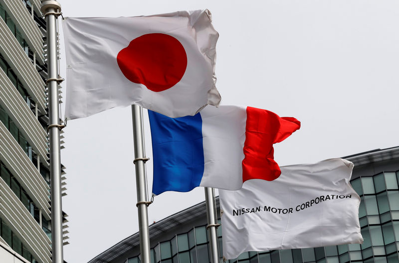 © Reuters. Flags of Japan, France and Nissan are seen at Nissan Motor Co.'s global headquarters in Yokohama