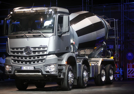 © Reuters. Daimler's new Mercedes-Benz heavy-duty truck 