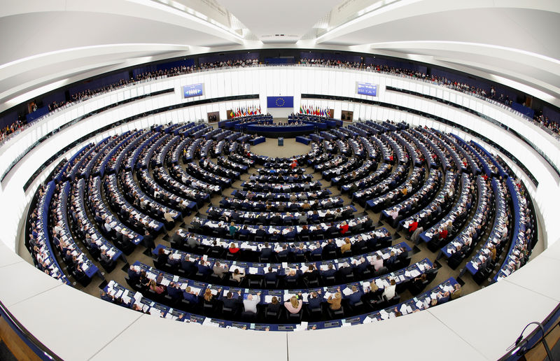 © Reuters. Members of the European Parliament take part in a voting session in Strasbourg