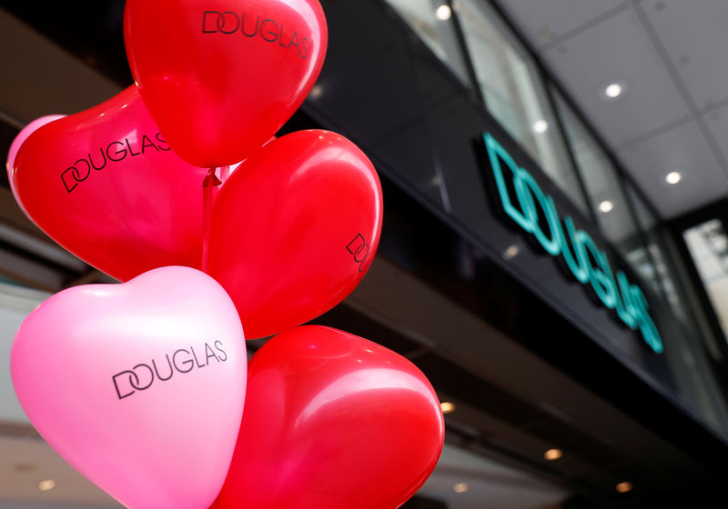 © Reuters. The new logo of cosmetic retailer Douglas is photographed in Frankfurt