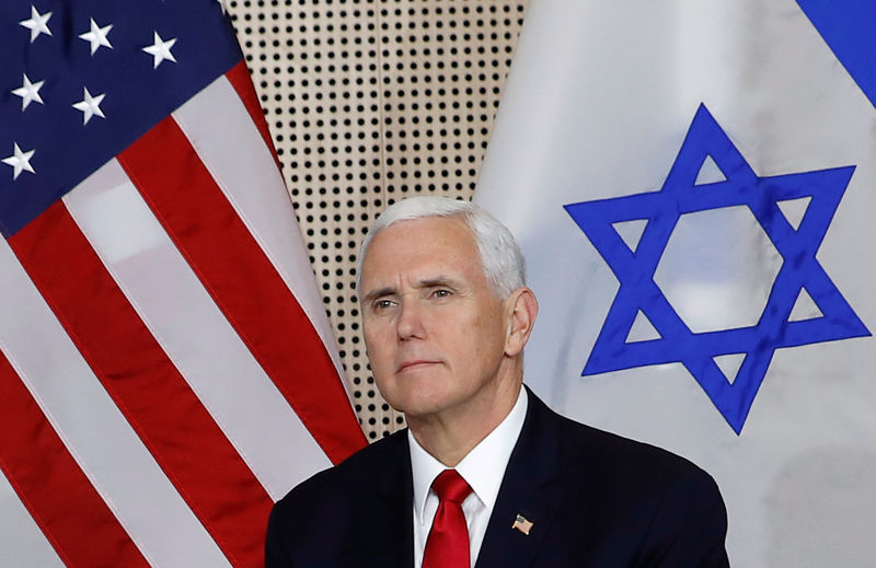© Reuters. U.S. Vice President Mike Pence looks on as he meets with Israeli Prime Minister Benjamin Netanyahu in Warsaw