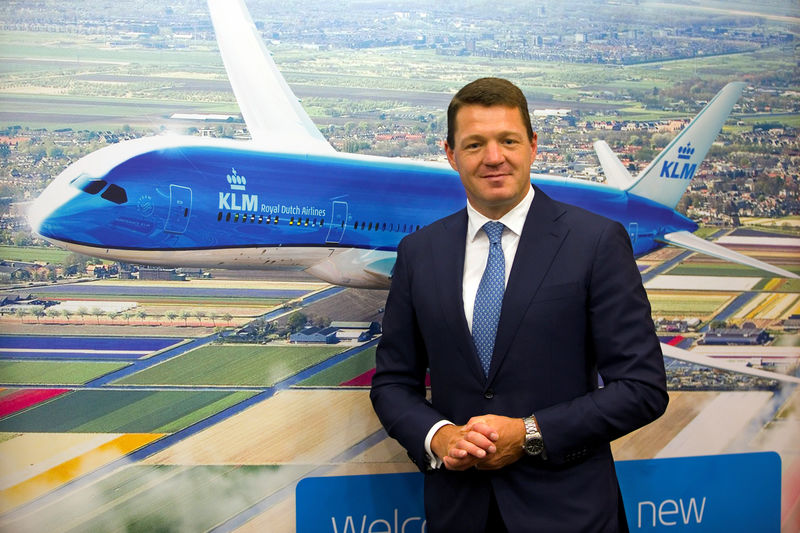 © Reuters. FILE PHOTO: Pieter Elbers, President and Chief Executive Officer of KLM, poses before a news conference in Paris