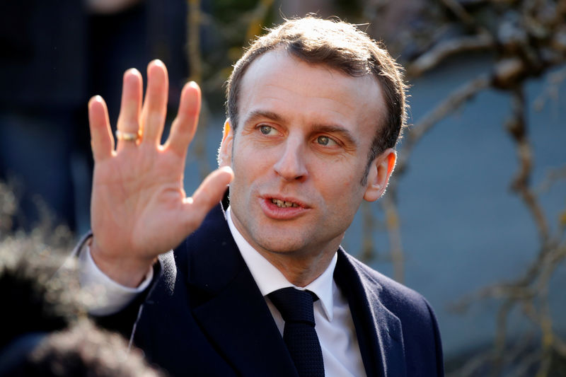 © Reuters. "GILETS JAUNES": MACRON APPELLE À REVENIR À UNE "SAINE RAISON"