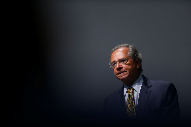 © Reuters. Paulo Guedes durante cerimônia em Brasília