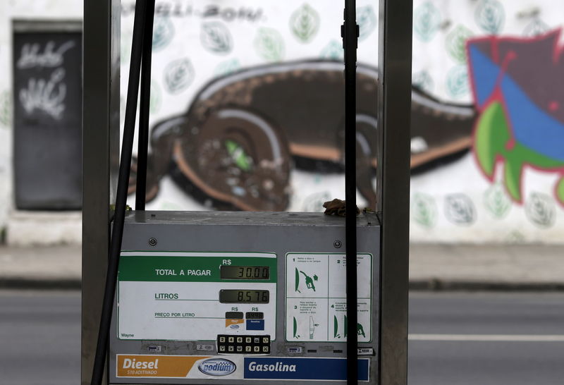 © Reuters. Bomba de diesel em posto da Petrobras no Rio de Janeiro