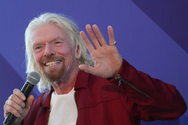 © Reuters. El empresario Richard Branson habla durante la presentación del barco Virgin Voyages en Nueva York