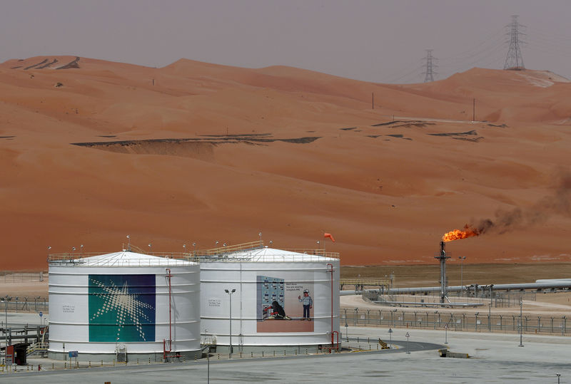 © Reuters. Нефтегазовое месторождение Saudi Aramco Шайба в пустыне Руб-эль-Хали
