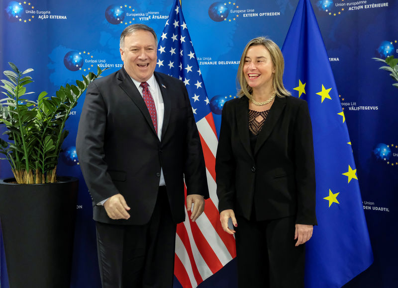 © Reuters. U.S. Secretary of State Pompeo poses with EU foreign policy chief Mogherini in Brussels