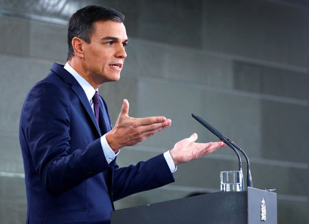 © Reuters. Il premier spagnolo Pedro Sanchez oggi a Madrid in conferenza stampa