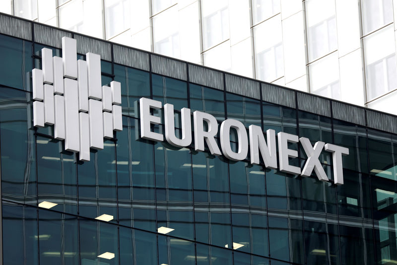 © Reuters. FILE PHOTO: The logo of stock market operator Euronext is seen on a building in the financial district of la Defense in Courbevoie