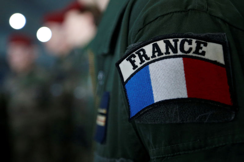 © Reuters. FRANCE: UN COLONEL MENACÉ DE SANCTIONS APRÈS DES CRITIQUES STRATÉGIQUES