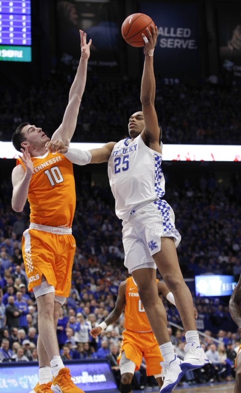© Reuters. NCAA Basketball: Tennessee at Kentucky