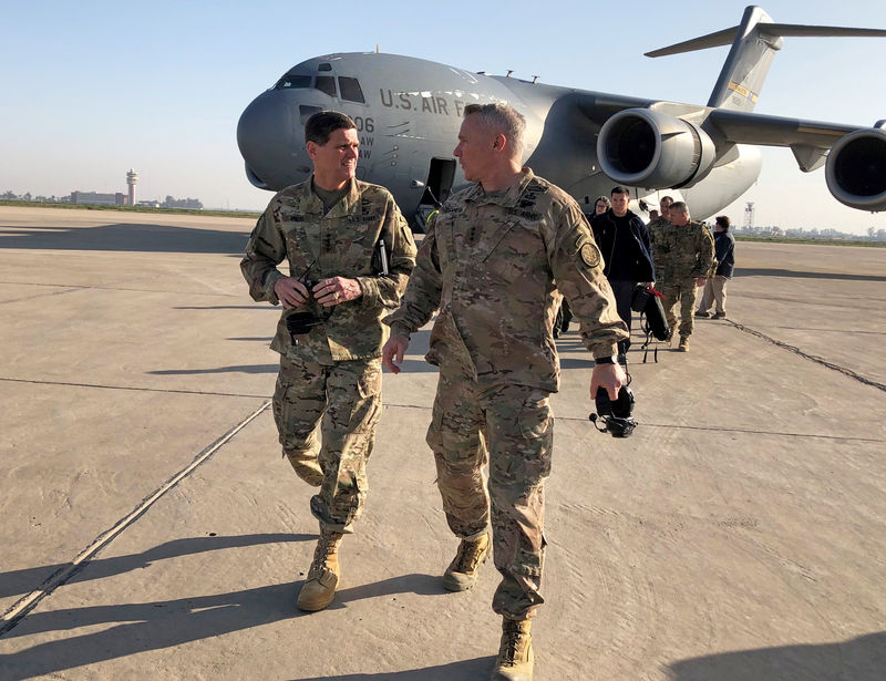 © Reuters. U.S. Army General Joseph Votel (L), head of the U.S. military’s Central Command, walks with U.S. Army Lieutenant General Paul LaCamera commander of the U.S.-led coalition against Islamic State, after landing in Baghdad