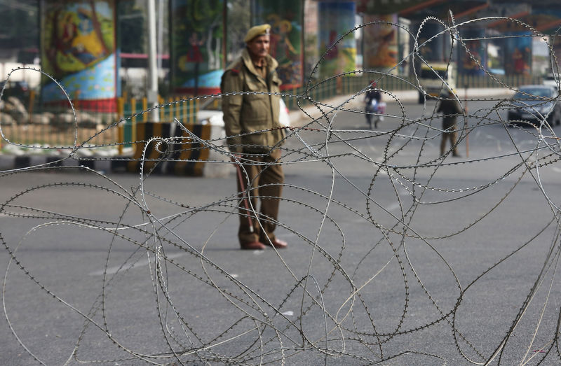 © Reuters. الشرطة: مقتل أربعة جنود هنود في كشمير خلال معركة مع مسلحين