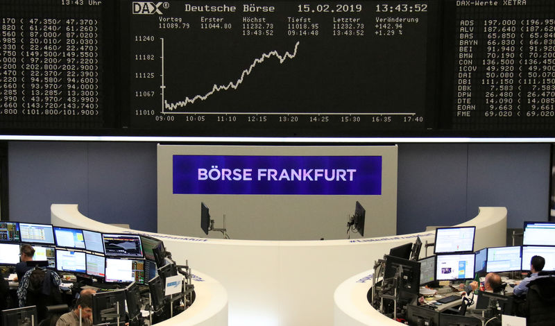 European stocks hold onto four-month highs as trade talks progress