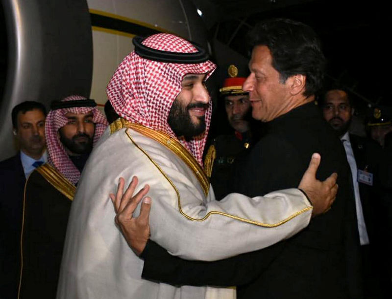 © Reuters. ولي العهد السعودي يأمر بالإفراج عن 2100 سجين باكستاني