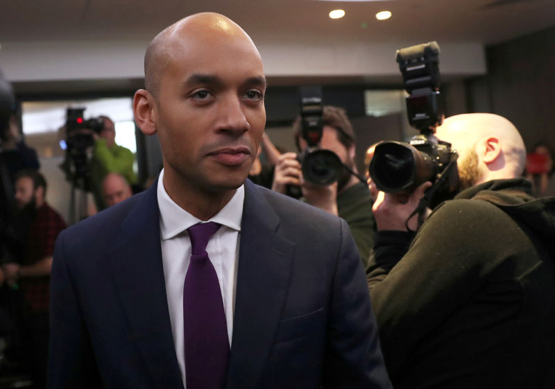 © Reuters. Britain's Labour Party MP Chuka Umunna arrives at a news conference in London