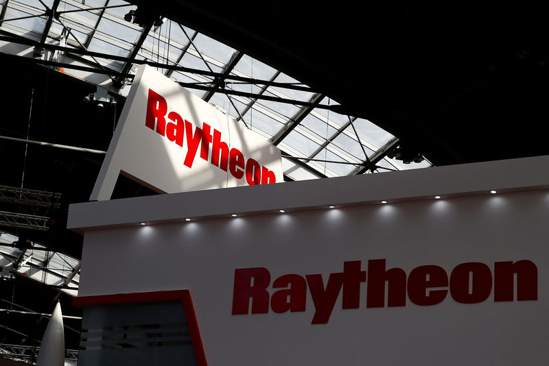 © Reuters. FILE PHOTO: Logo of the U.S. defense company Raytheon is pictured at an international military fair in Kielce