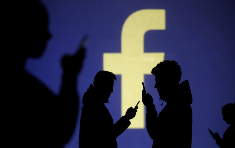 © Reuters. Facebook rompió las reglas y debería ser regulado, dicen legisladores británicos