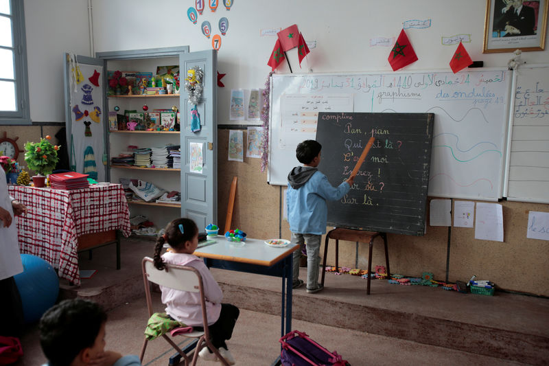 © Reuters. تحقيق-المغرب ينظر إلى الفرنسية على أنها لغة النجاح الاقتصادي