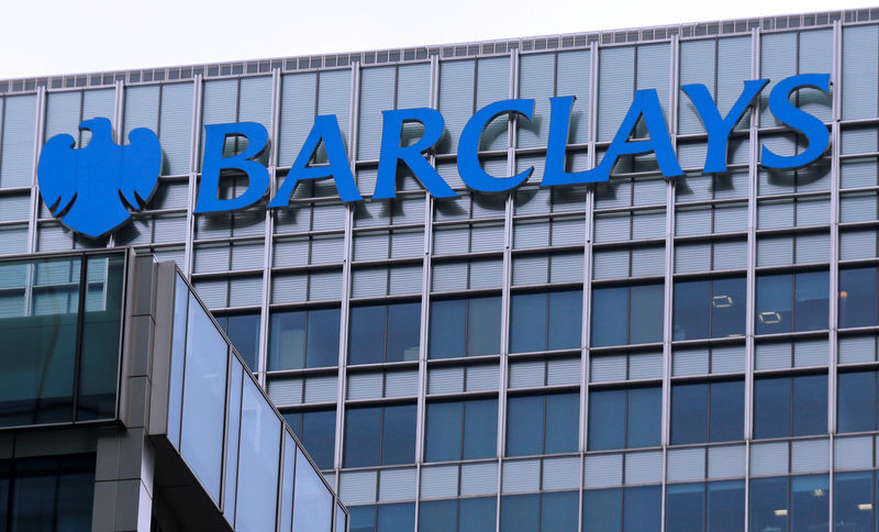 © Reuters. FILE PHOTO - The logo of Barclays bank is seen at its office in the Canary Wharf business district of London
