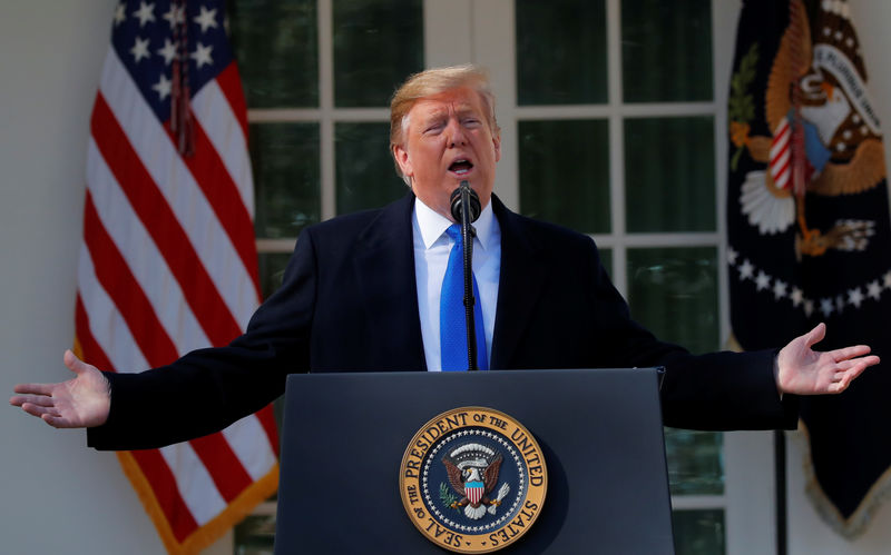 © Reuters. U.S.  President Trump declares a national emergency at the southern border during remarks at the White House in Washington
