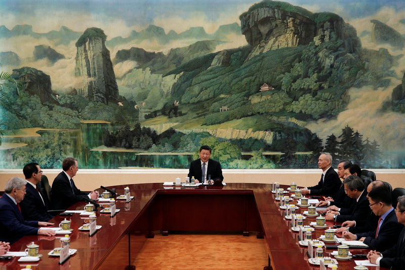 © Reuters. Chinese President Xi Jinping meets with U.S. Trade Representative Robert Lighthizer and  U.S. Treasury Secretary Steven Mnuchin in Beijing