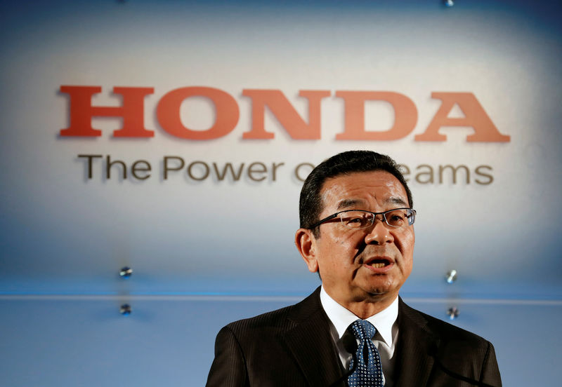 © Reuters. Honda Motor Chief Executive Takahiro Hachigo attends a news conference in Tokyo