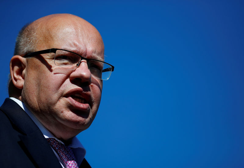 © Reuters. FILE PHOTO: Minister for Economic Affairs and Energy Peter Altmaier delivers a statement after the weekly cabinet meeting in Berlin