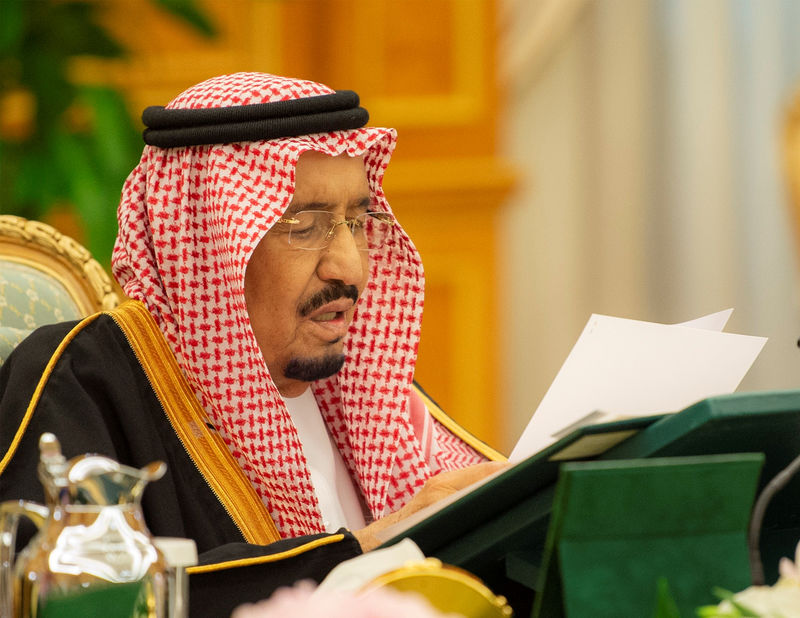 © Reuters. Saudi Arabia's King Salman bin Abdulaziz Al Saud attends the 2019 budget meeting in Riyadh