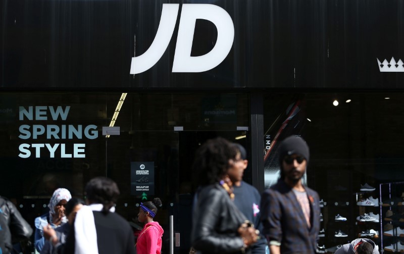 © Reuters. FILE PHOTO: People pass a JD Sports store in London