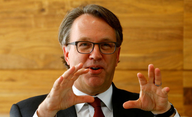 © Reuters. U.S. central banker Williams addresses news conference in Zurich