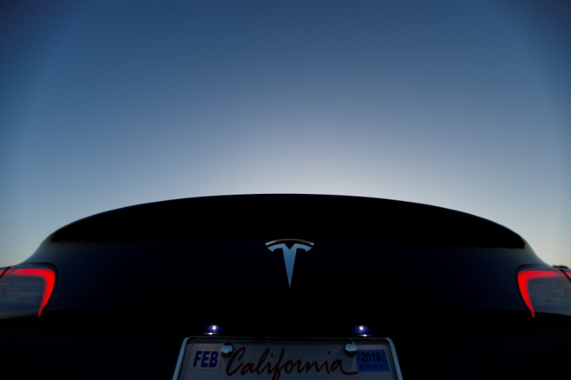 © Reuters. FILE PHOTO: A 2018 Tesla Model 3 electric vehicle is shown in Cardiff, California