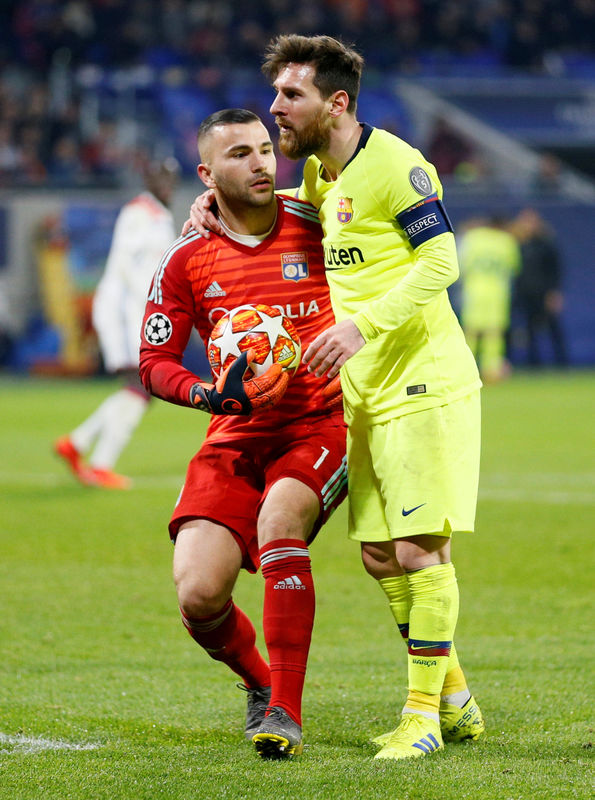 © Reuters. El Barça empata sin goles en Lyon en la ida de octavos de final de la Champions