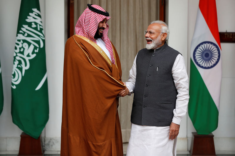 © Reuters. ولي العهد السعودي يبدأ زيارة للهند تخيم عليها ظلال هجوم كشمير